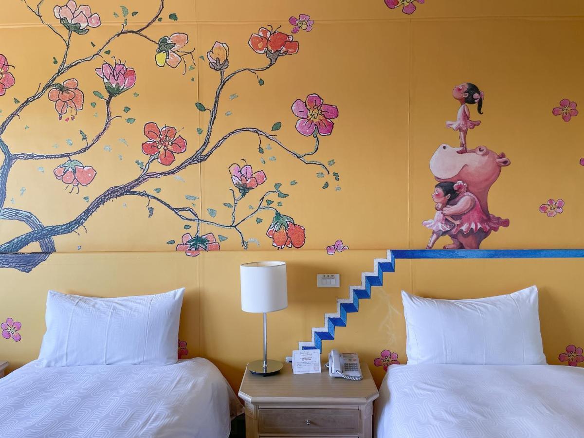 Chateau de Chine Hotel Hualien Buitenkant foto A room at the hotel