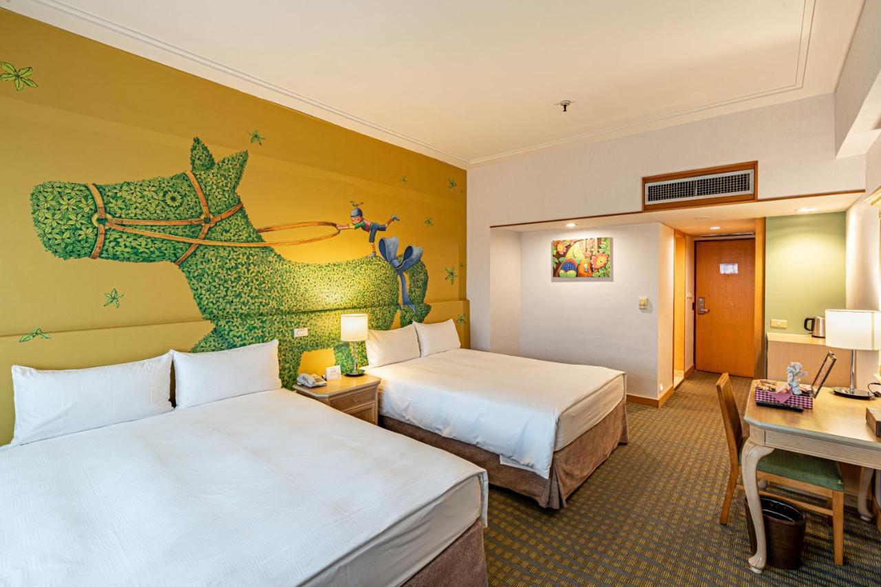 Chateau de Chine Hotel Hualien Buitenkant foto A room at the hotel
