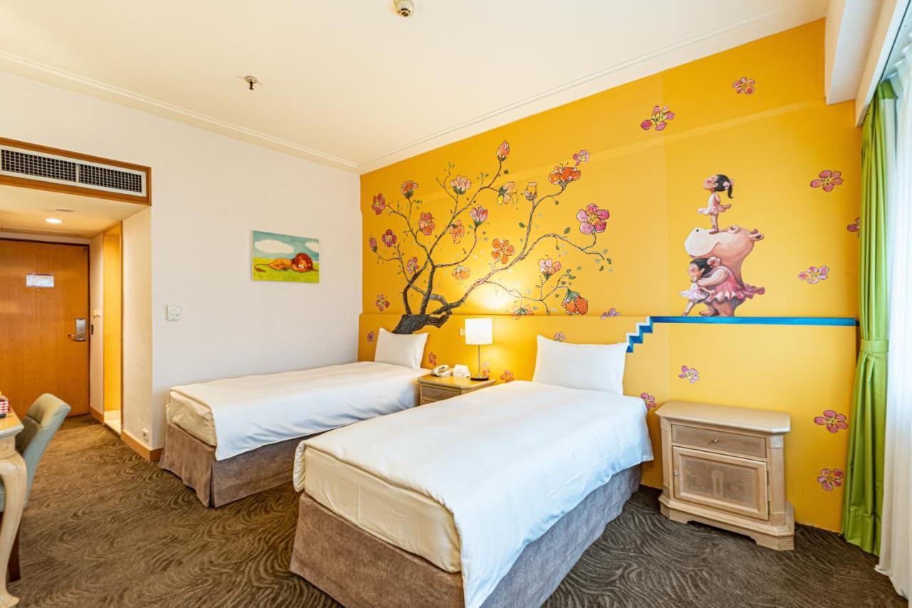 Chateau de Chine Hotel Hualien Buitenkant foto A room at the hotel