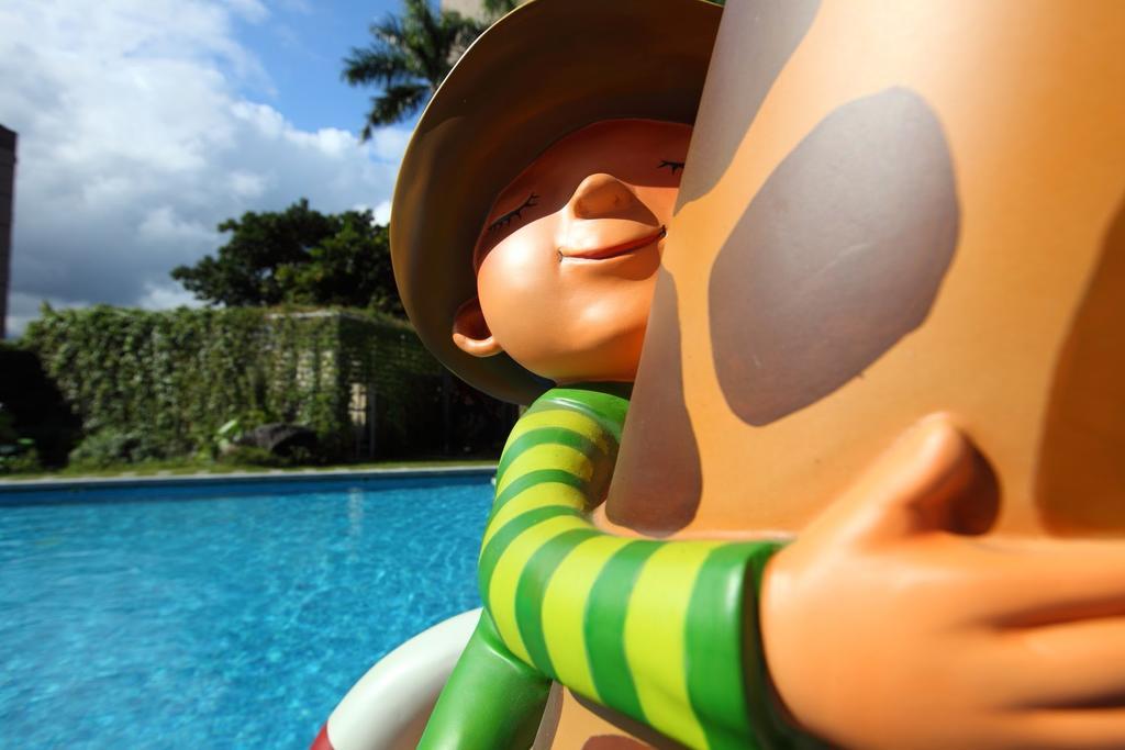Chateau de Chine Hotel Hualien Buitenkant foto The character of Little Nemo