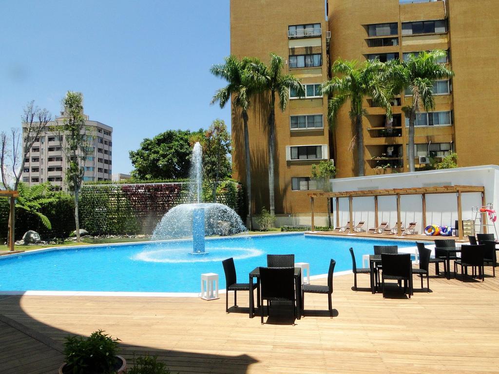 Chateau de Chine Hotel Hualien Buitenkant foto Swimming pool at the hotel