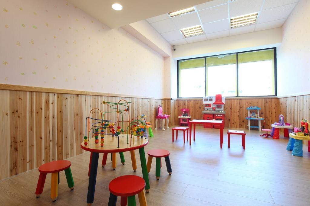 Chateau de Chine Hotel Hualien Buitenkant foto A classroom at the International School of Toulouse
